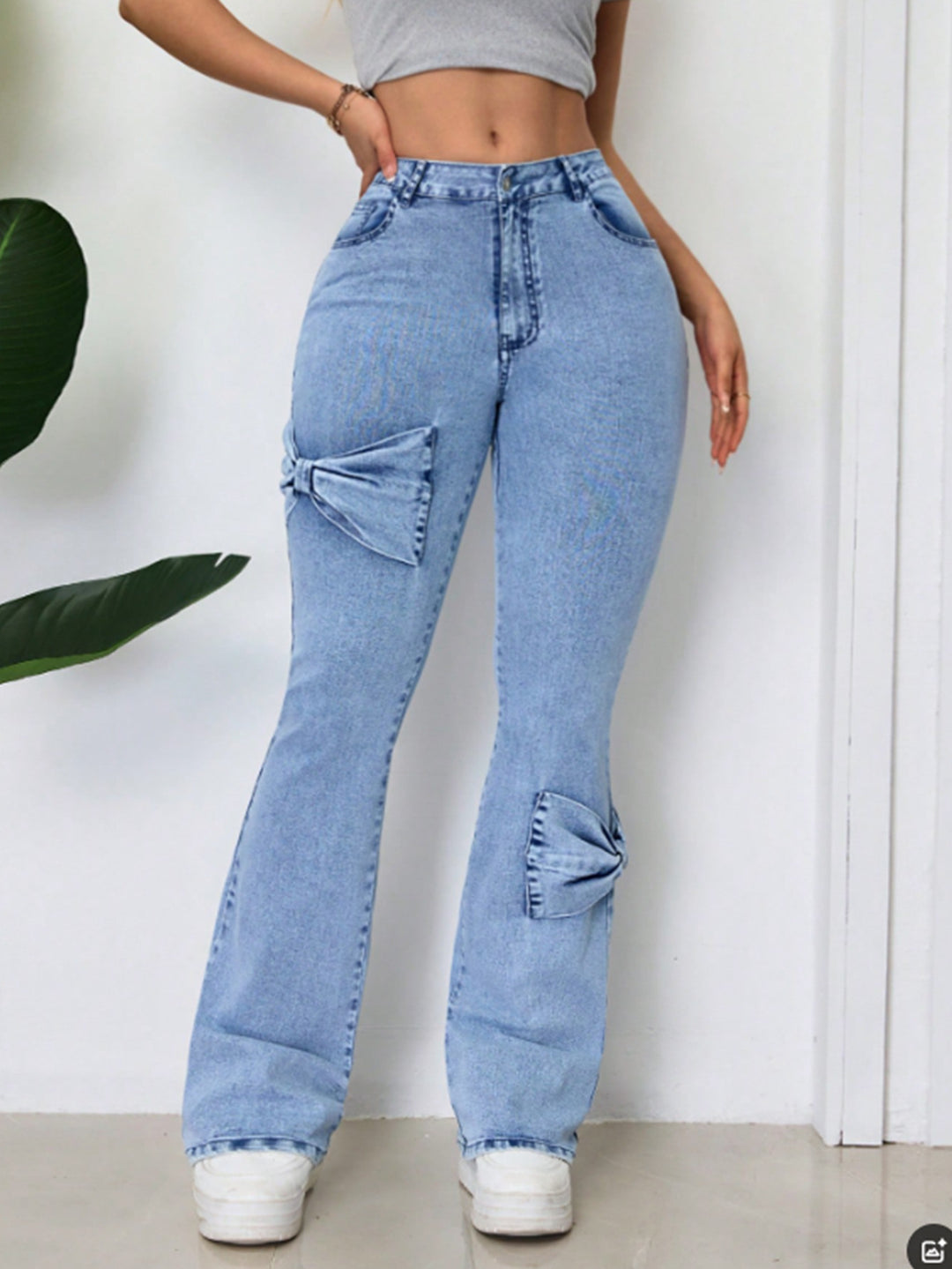 Damen ausgestellte Jeans mit dekorativen Schleifen Drune