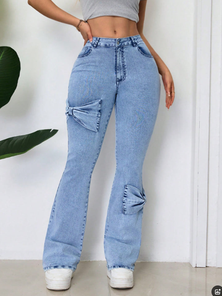 Damen ausgestellte Jeans mit dekorativen Schleifen Drune