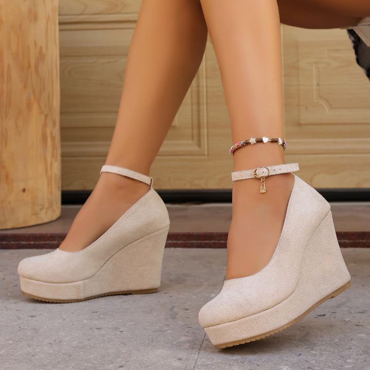 Damen Wedge-Pumps mit dekorativem Riemchen und exzellentem Fußbett Drune