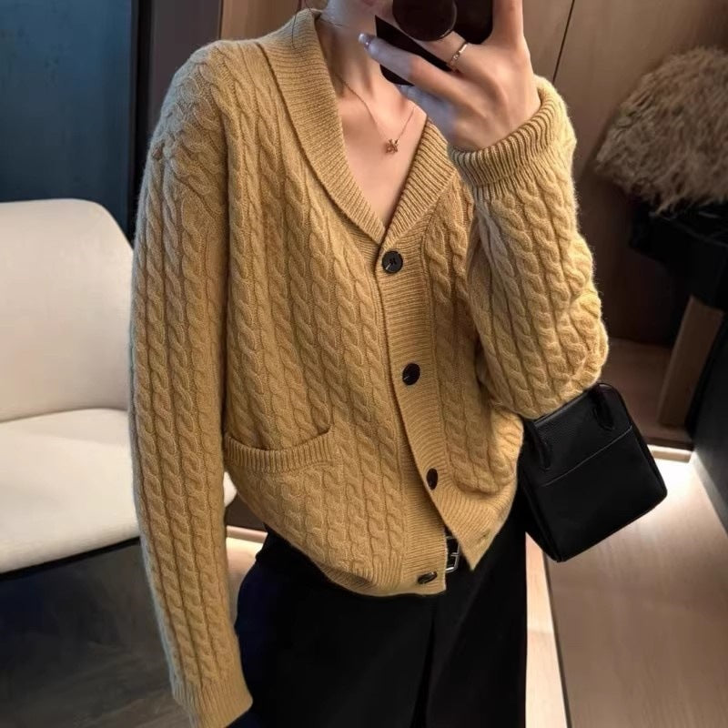 Damen Strickjacke mit Zopfmuster und aufgesetzten Taschen Drune