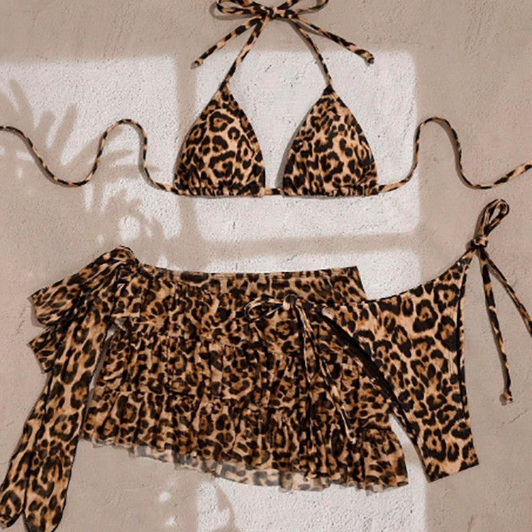 Damen Triangel-Bikini mit raffinierten Rüschendetails und floralem Überrock Drune