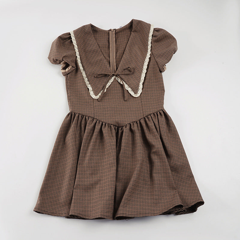 Damen Kleid mit elegantem Kragen und Rüschendetails Drune