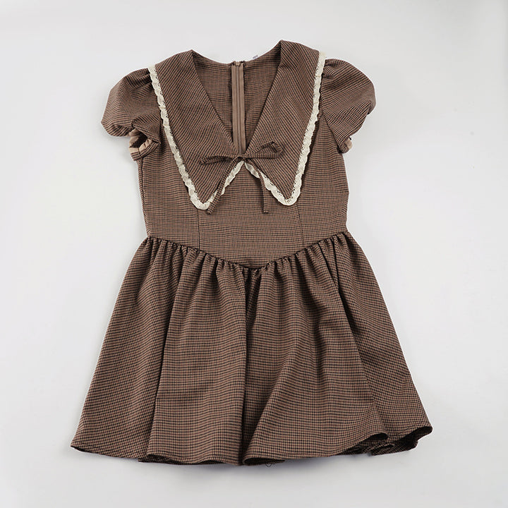 Damen Kleid mit elegantem Kragen und Rüschendetails Drune