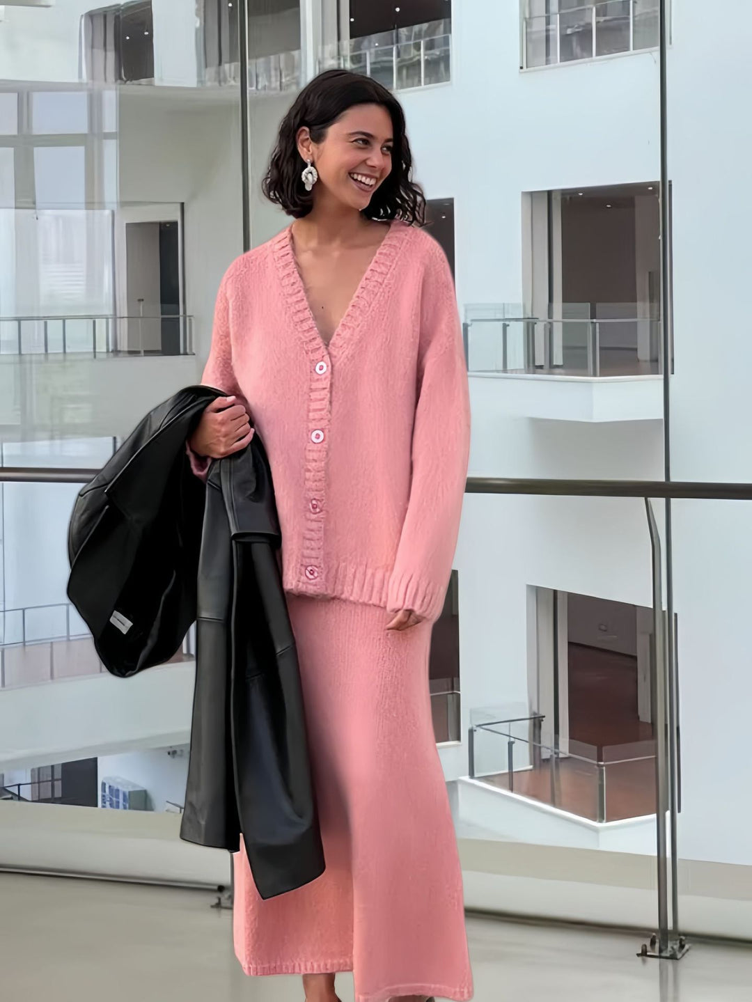 Damen Oversized Strickjacke mit tiefem V-Ausschnitt und großen Knöpfen Drune