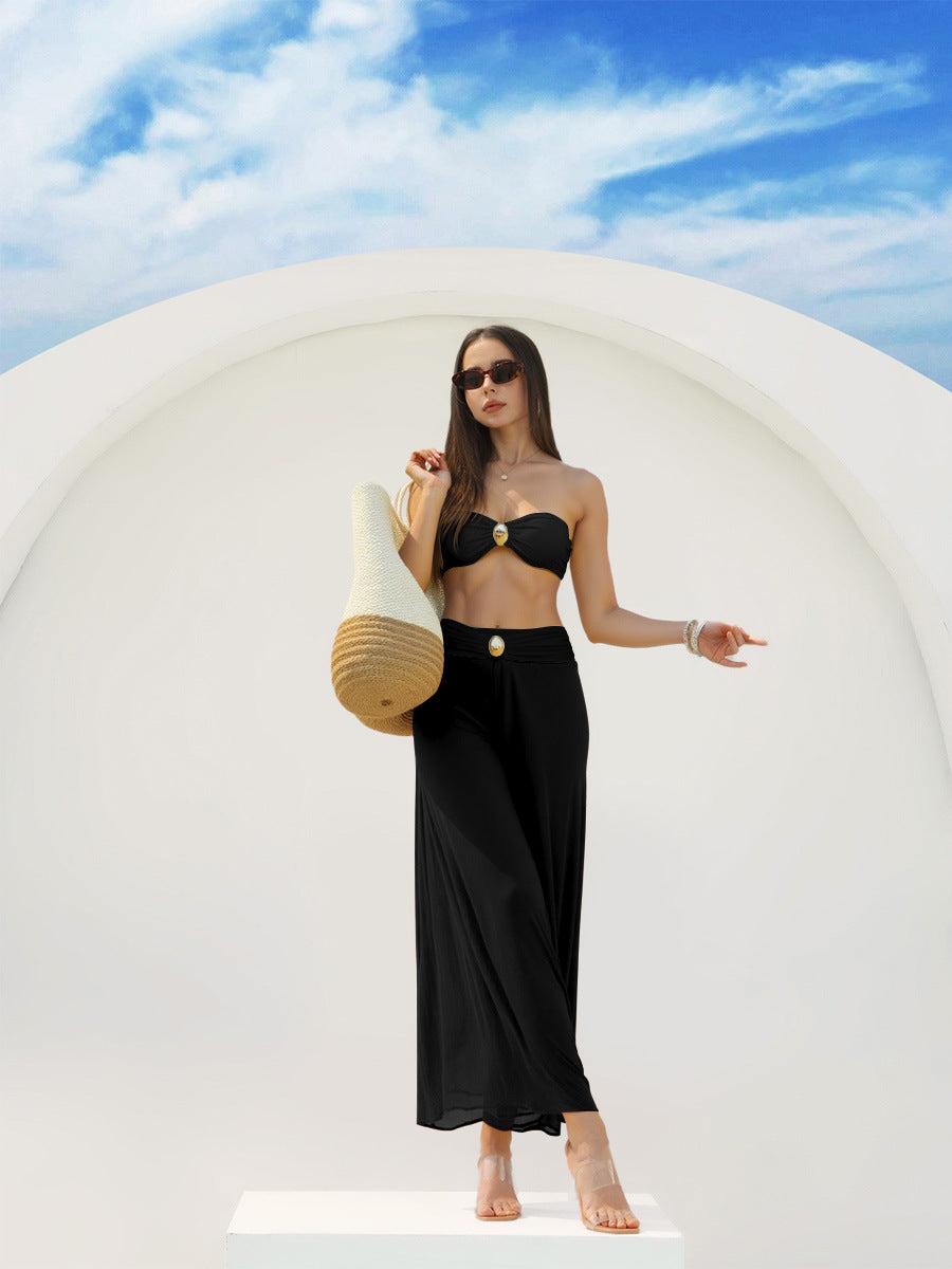 Damen Bandeau-Bikini mit elegantem Wickelrock und modischem Schmuckdetail Drune