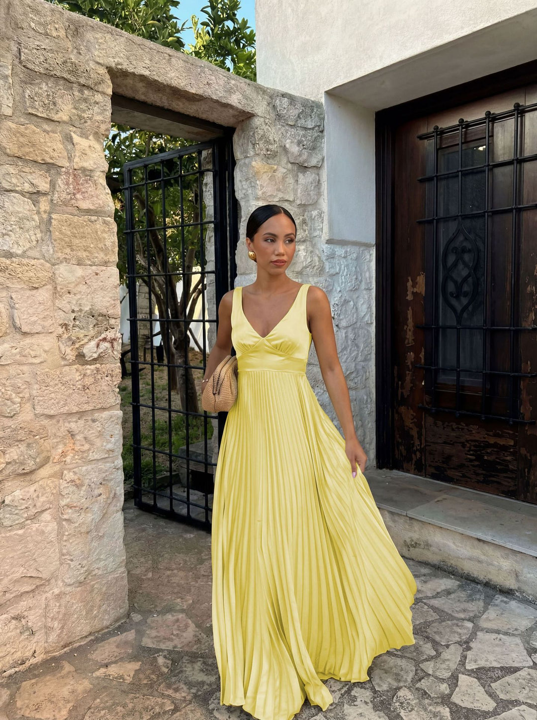 Damen Plisseekleid mit tiefem V-Ausschnitt und eleganter Silhouette Drune