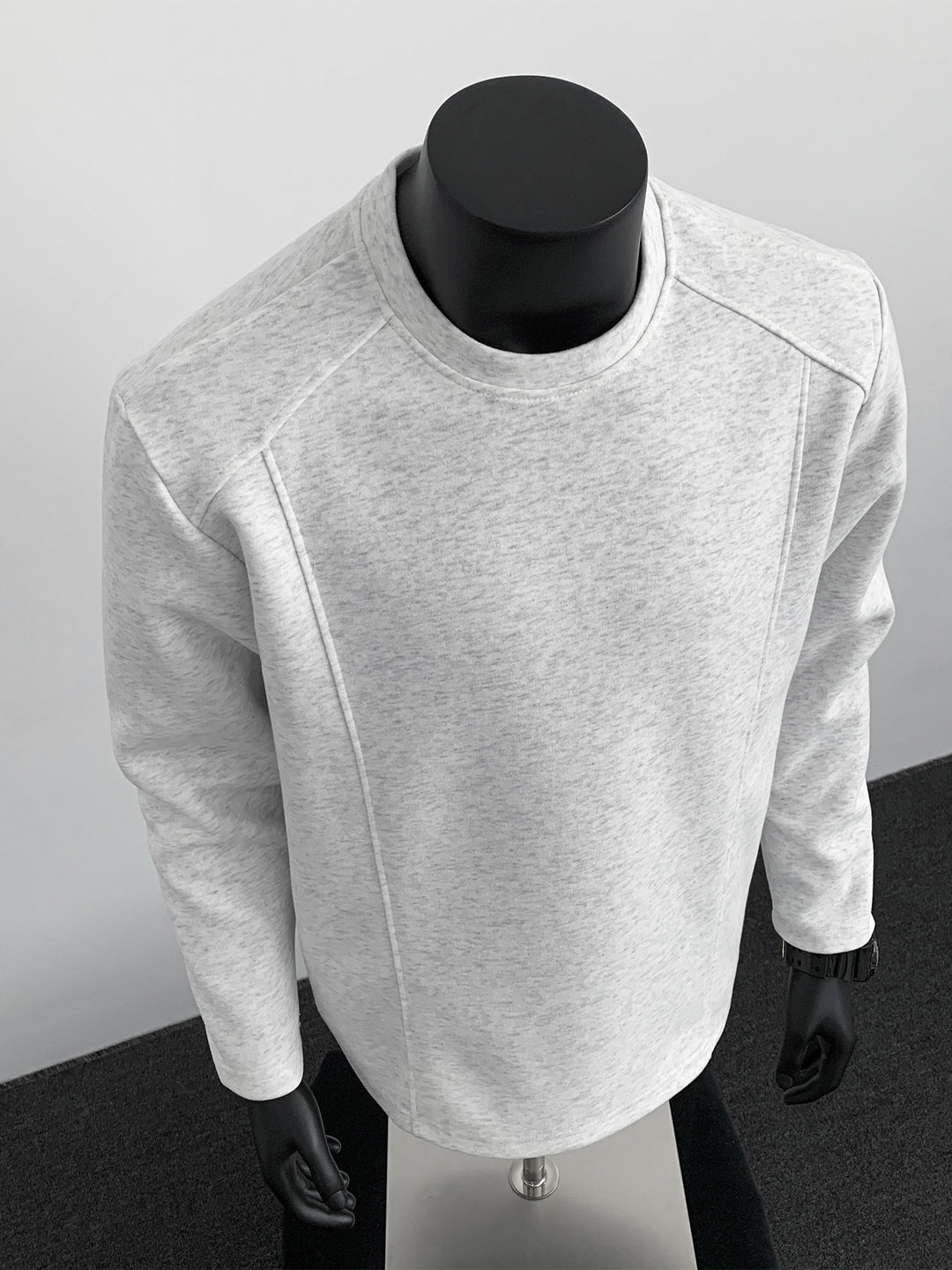 Herren nan taillierter Rundhals-Sweater aus dichtem Sweatstoff mit flachen Ziernähten und Raglanärmeln Drune