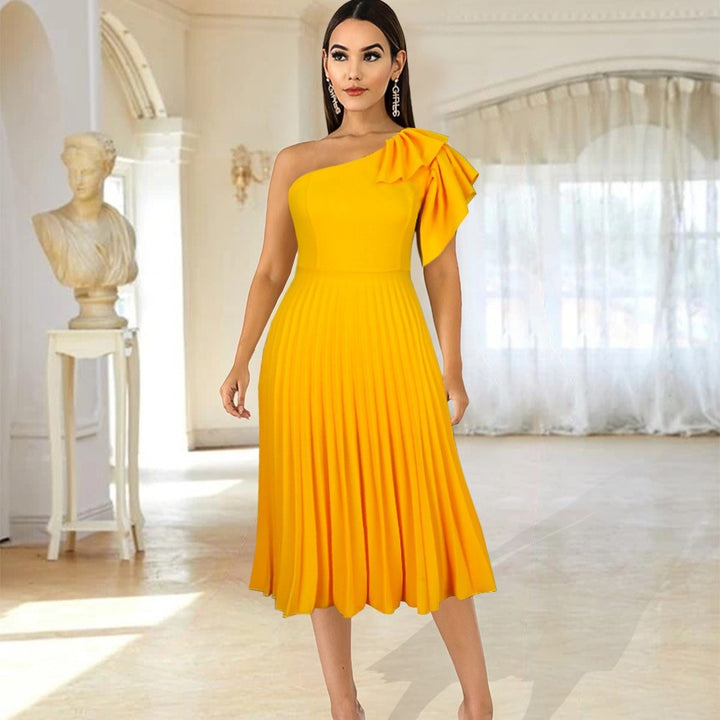 Damen Plissee Maxikleid mit asymmetrischem Träger und Rüschendetail Drune