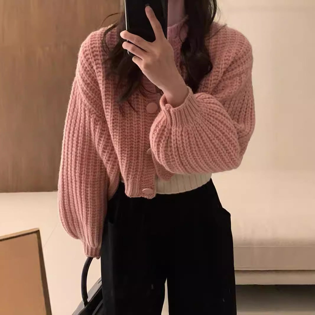 Damen Grobstrickjacke mit voluminösen Ärmeln und Knopfdetails Drune