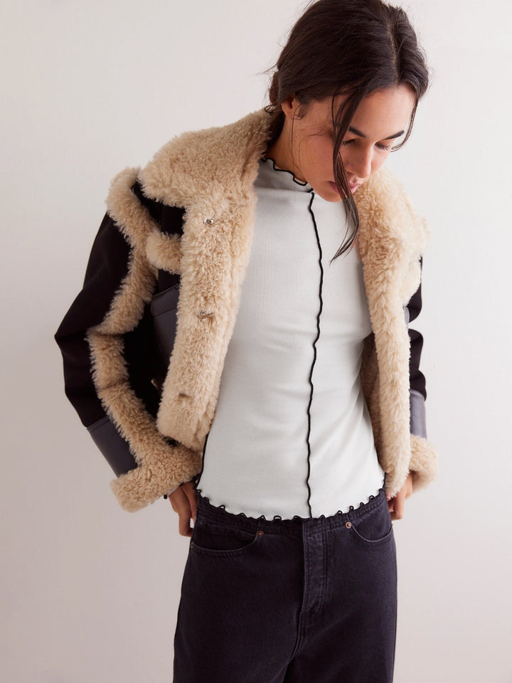 Damen Langarmshirt mit modischen Rüschendetails und feiner Rippstruktur Drune