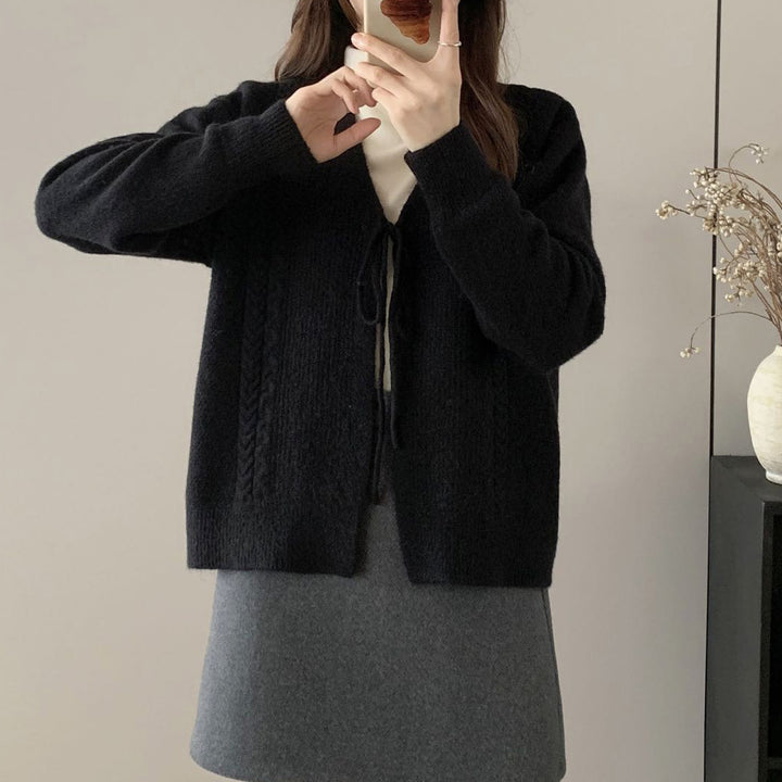 Damen Strickjacke mit Zopfmuster und dekorativem Kordelzug Drune
