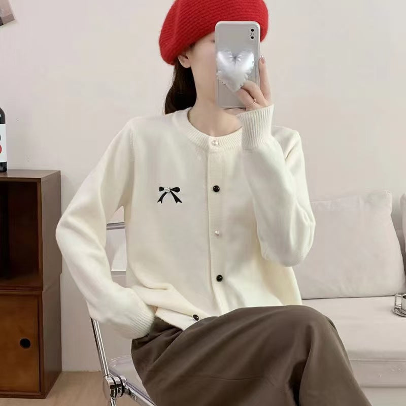 Damen Strickjacke mit dekorativer Schleifenstickerei Drune