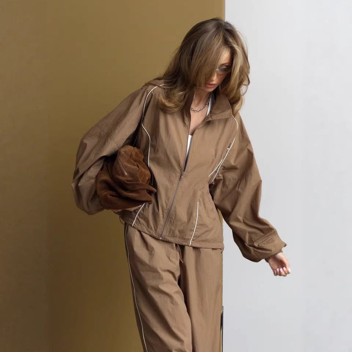 Damen sportlicher Relax-Anzug mit elegantem Stehkragen und weiten Hosen Drune