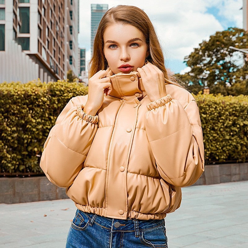 Damen kurz geschnittene Steppjacke mit hohem Kragen und elastischen Bünde Drune