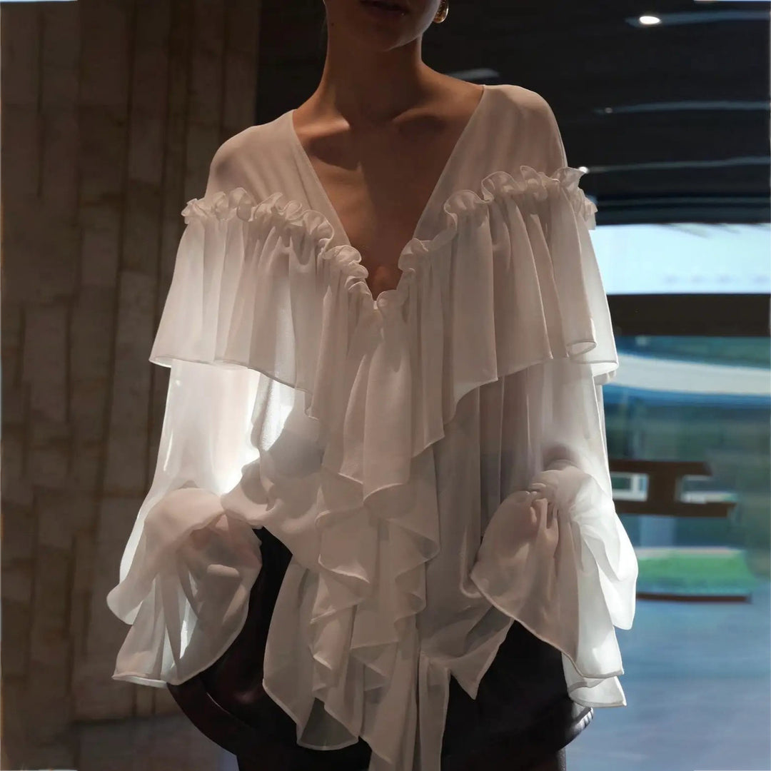 Damen Bluse mit voluminösen Rüschendetails und eleganter Knopfleiste Drune