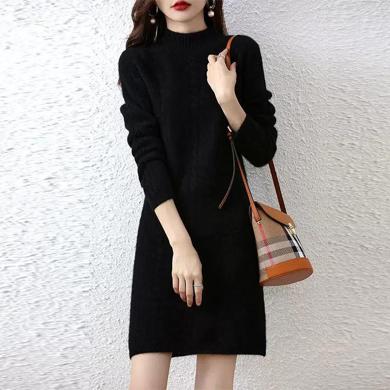 Damen Strickkleid mit elegantem Zopfdesign und hohem Kragen Drune