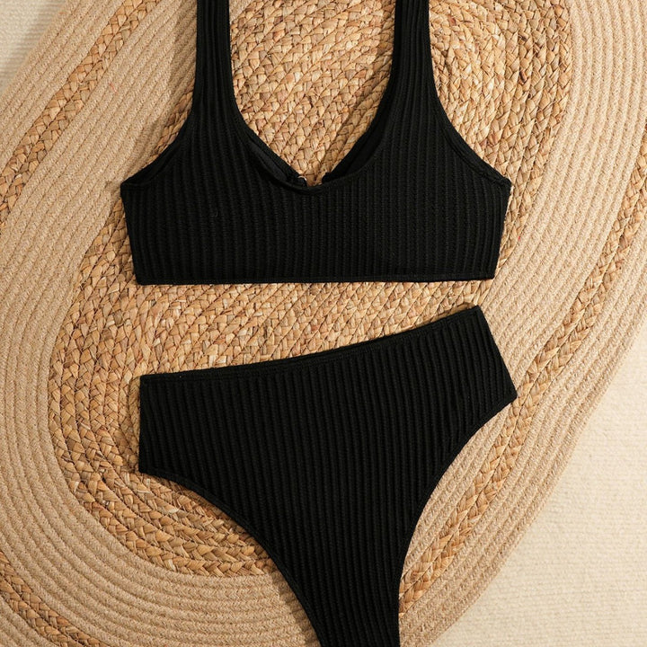 Damen Bikini-Set mit moderner Rippstruktur und eleganten Goldakzenten Drune