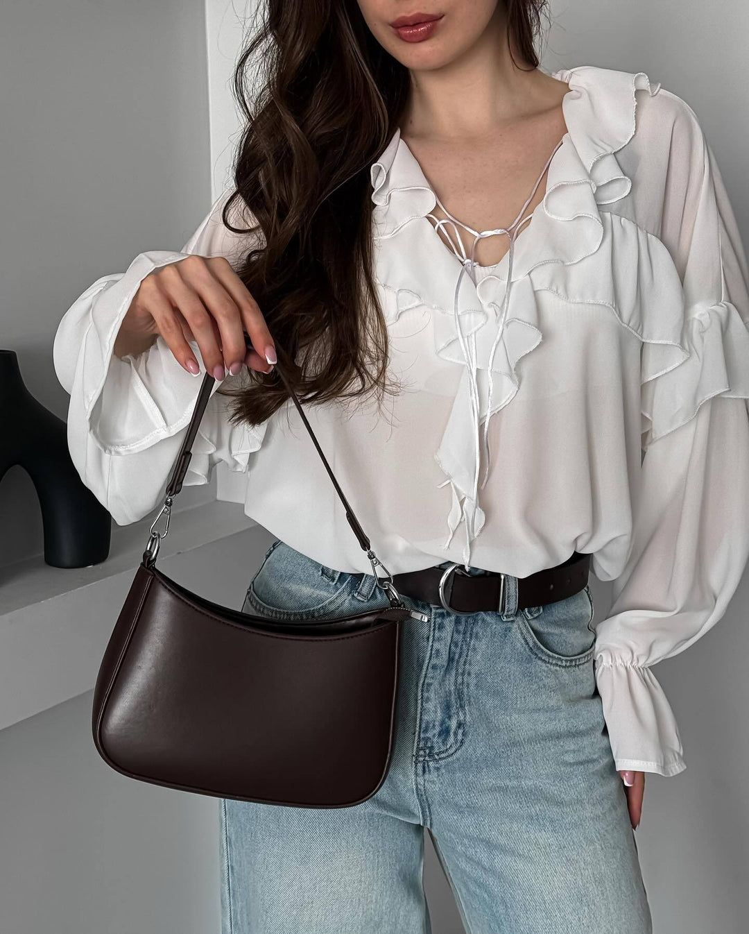 Damen Bluse mit verspieltem Volant und Bindegürtel Drune