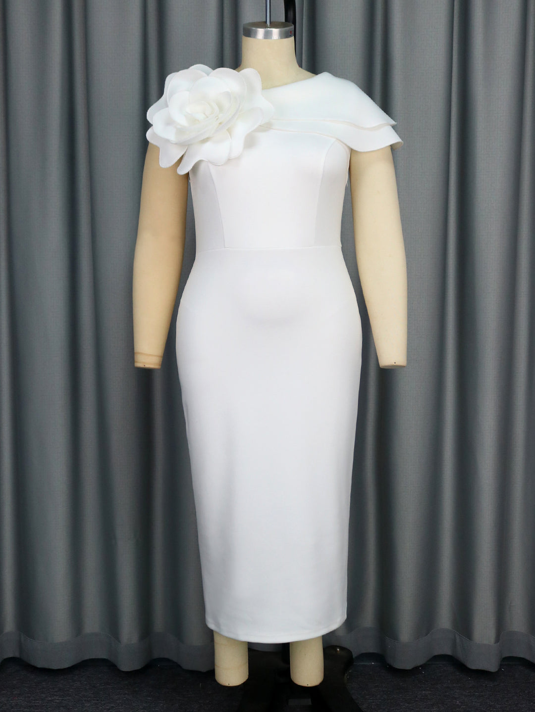 Damen figurbetontes Abendkleid mit 3D-Blumenapplikation Drune