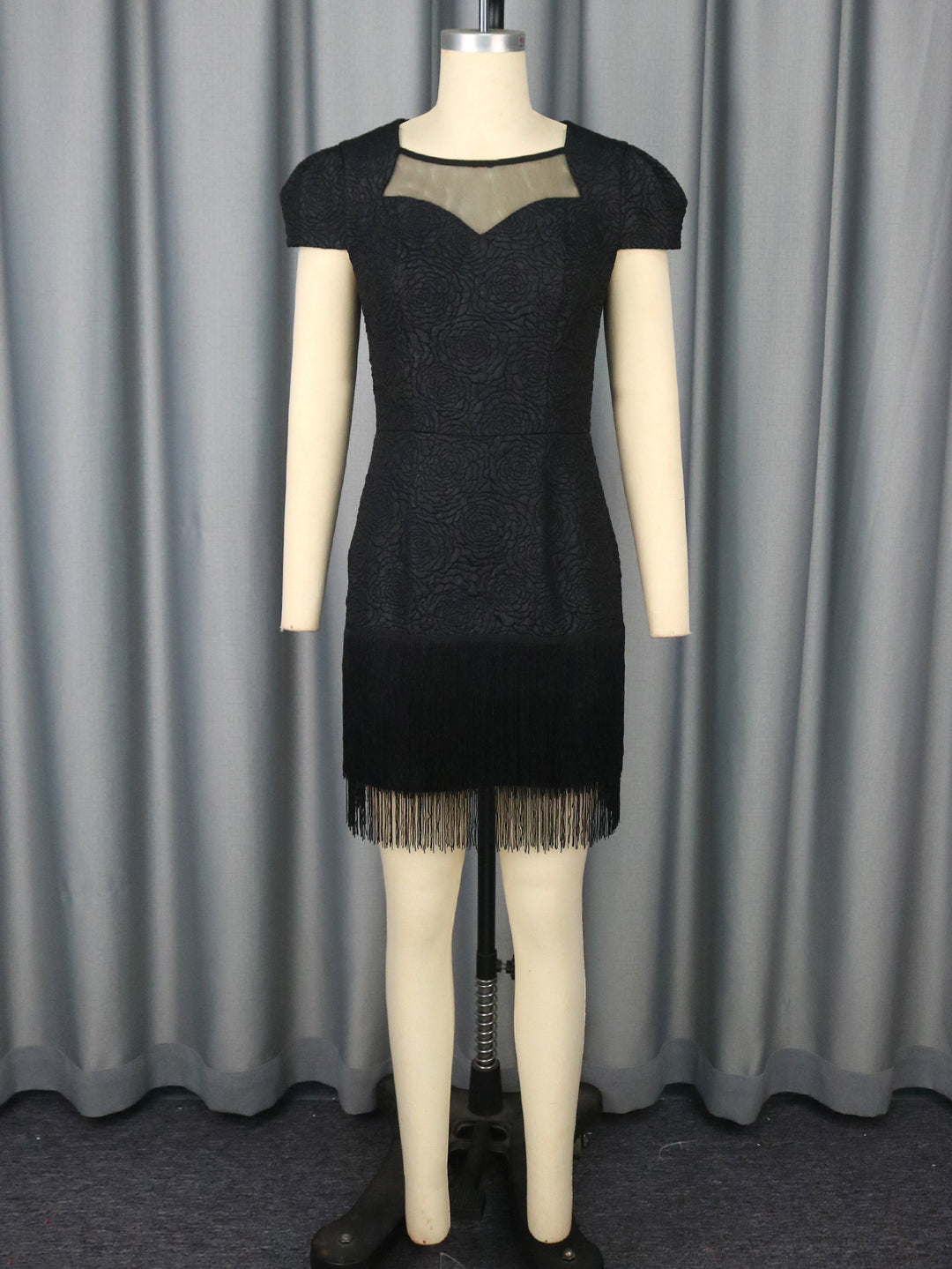 Damen Kleid mit elegantem Fransen-Saum und floralem Muster Drune