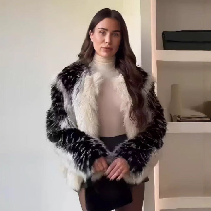 Damen nan kurze Kunstpelzjacke mit kontrastierenden Längsbesätzen und Rundhalsausschnitt Drune