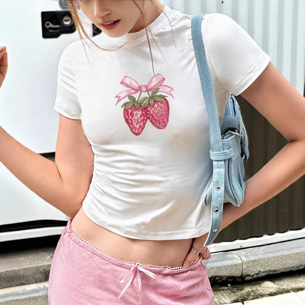 Damen Crop-T-Shirt mit verspieltem Erdbeer-Motiv und elegantem Halsabschluss Drune
