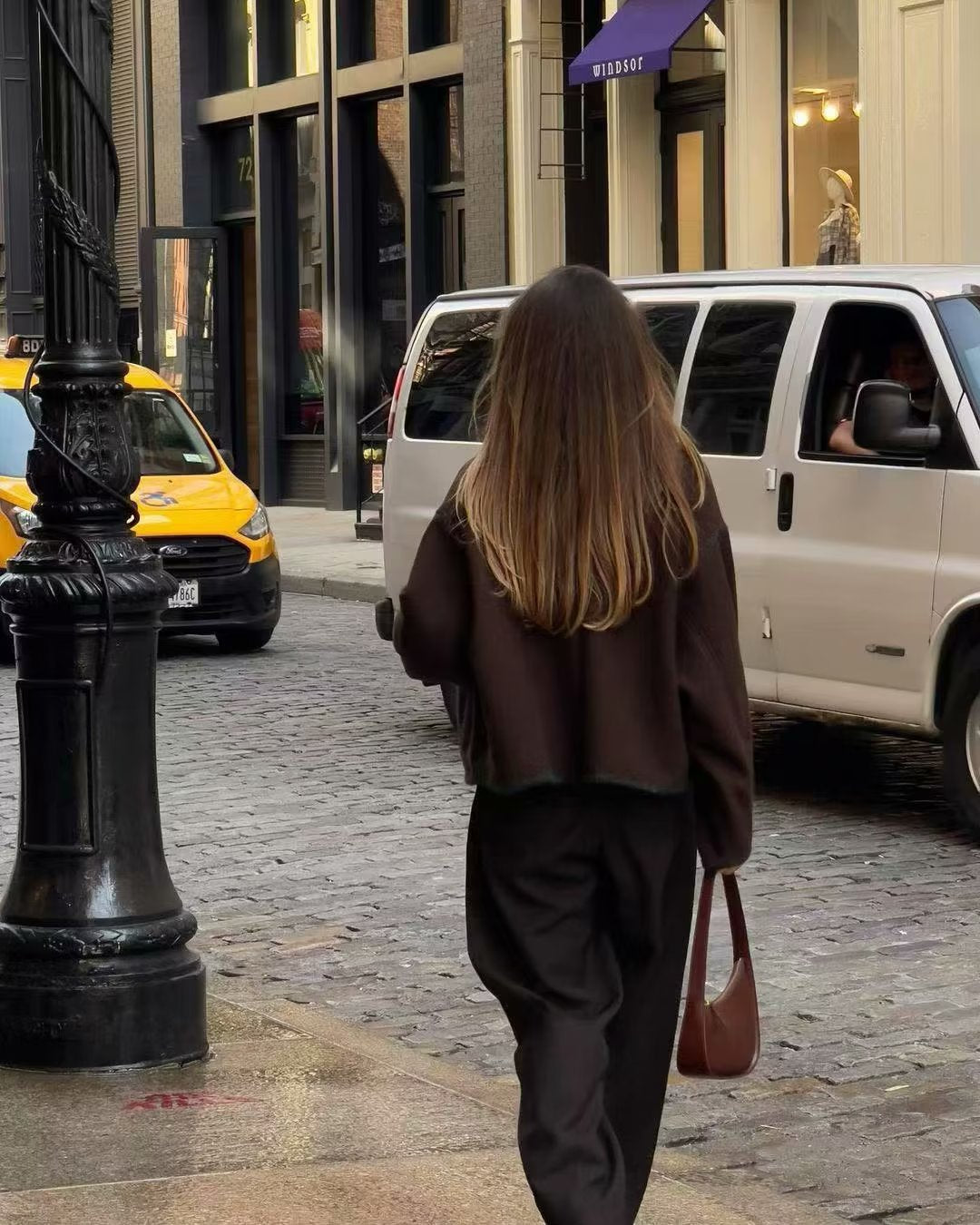 Damen Modische Jacke mit eleganten Knopfdetails und Kontrastnähten Drune