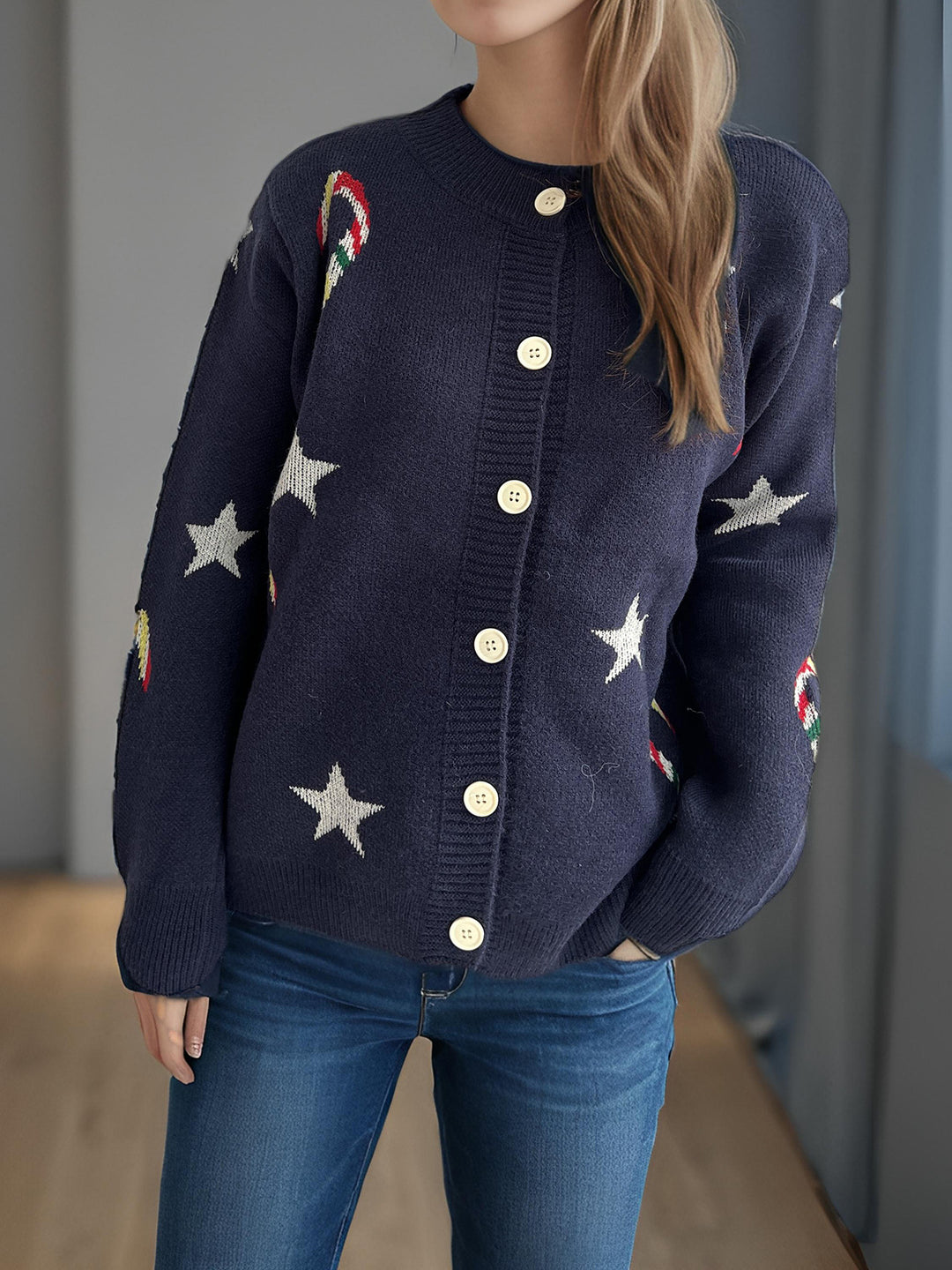 Damen Strickjacke mit festlichem Motiv und dekorativen Knöpfen Drune