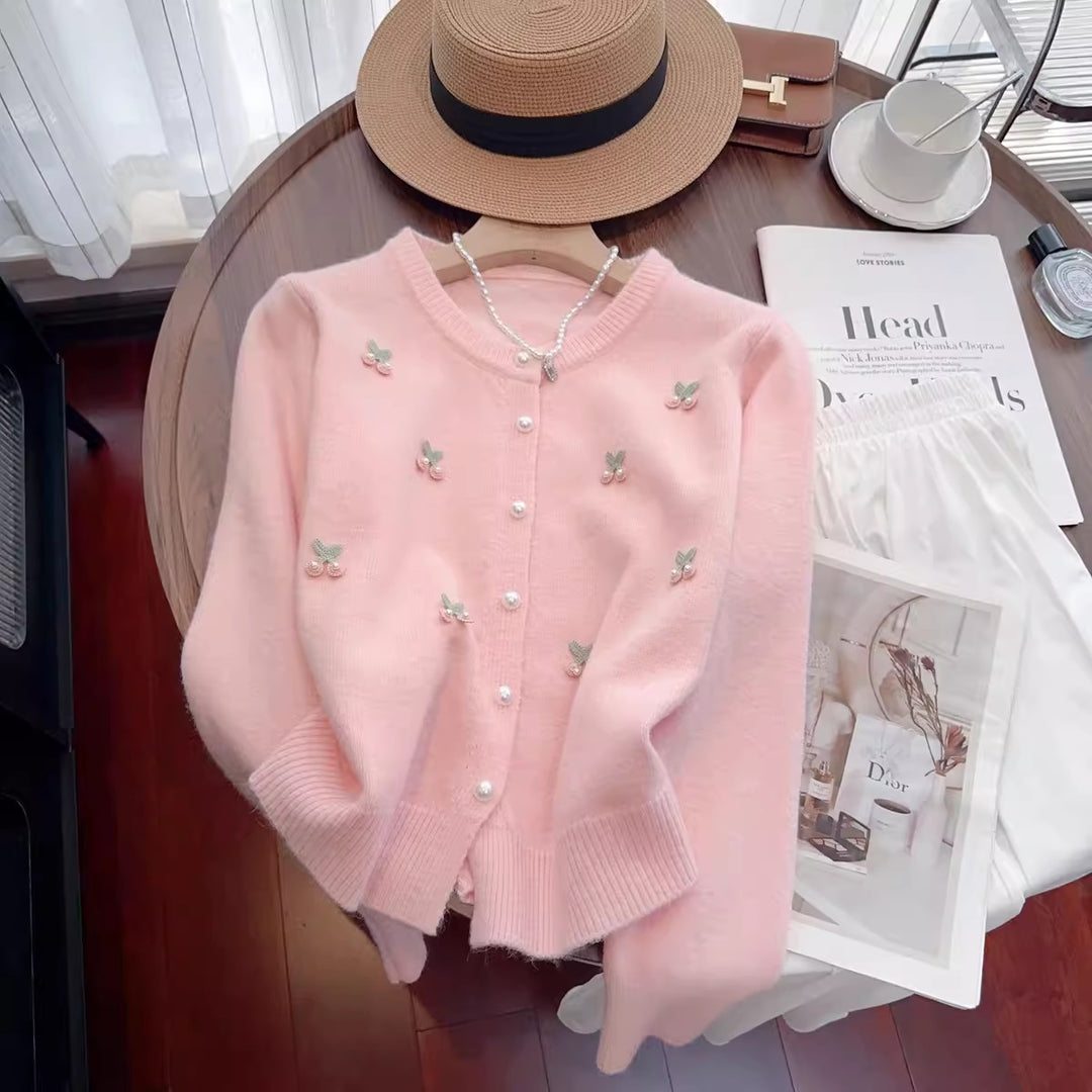 Damen Strickjacke mit floralen Stickereien und Perlenknöpfen Drune