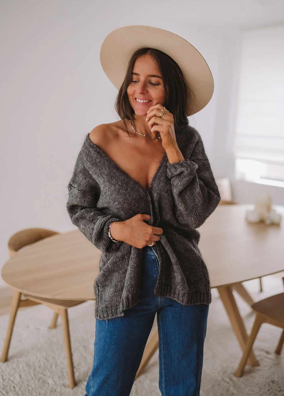 Damen lässiger Pullover mit offener Schulter und weichem Strickmuster Drune