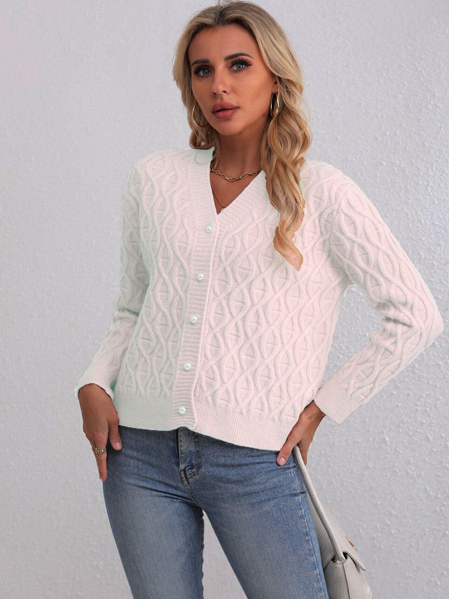 Damen Strickjacke mit modernen Zopfmuster und Pastellknopfdetails Drune