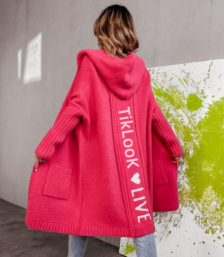 Damen Strickjacke mit Kapuze und innovativem Schriftzug Drune