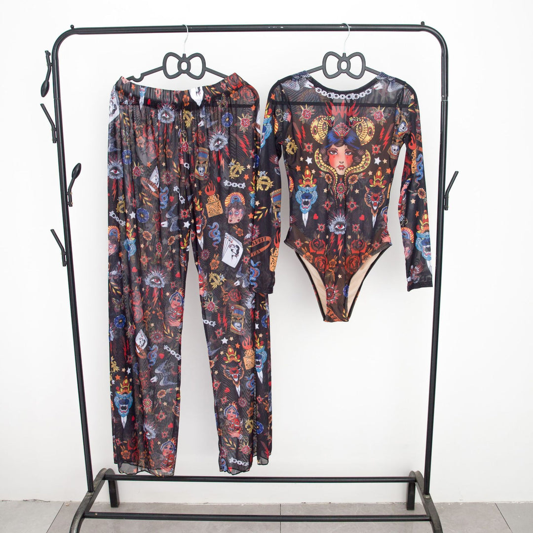 Damen modisches Badeoutfit mit langärmeligen Oberteil und lässigen Pants Drune