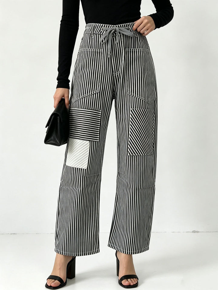 Damen nan High‑Waist Relaxed‑Hose mit vertikalem Streifenmuster, aufgesetzten Knie‑Patches und Kordelzug Drune