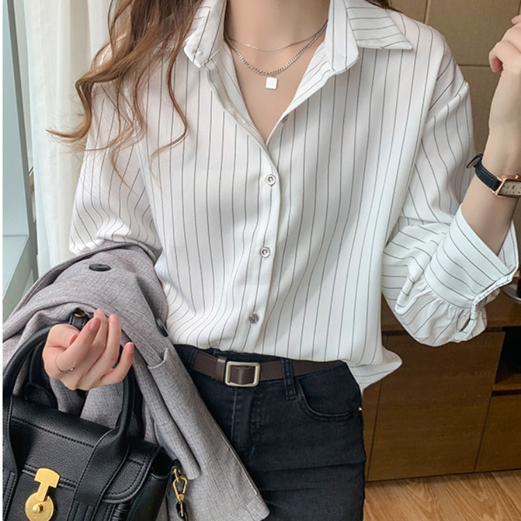 Damen Bluse mit feinen Streifen und modernen Knopfdetails Drune