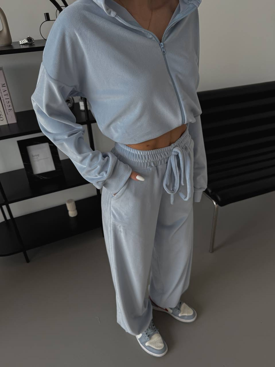 Damen Velours Freizeitanzug mit cropped Oberteil und weitem Bein Drune