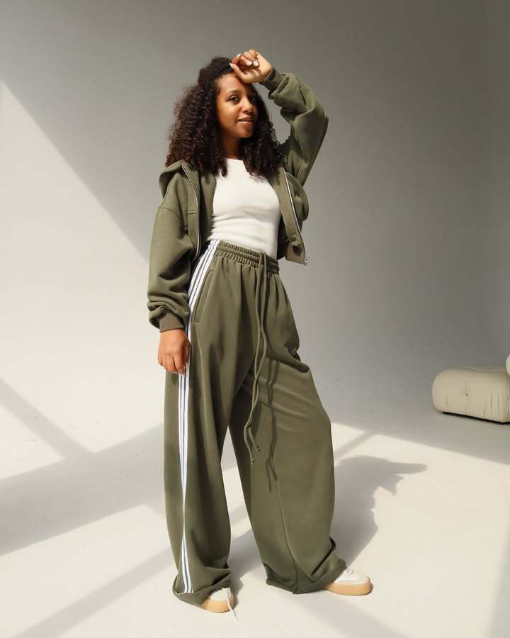 Damen Sportliches Lounge-Set mit cropped Hoodie und weitem Schnitt Drune