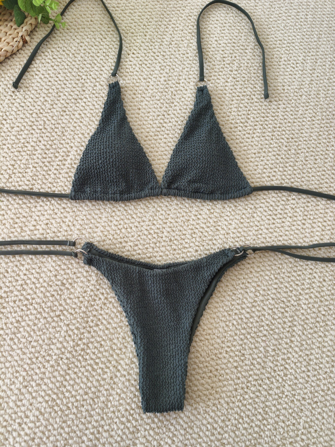 Damen Triangel-Bikini mit strukturiertem Gewebe und eleganten Ringverzierungen Drune