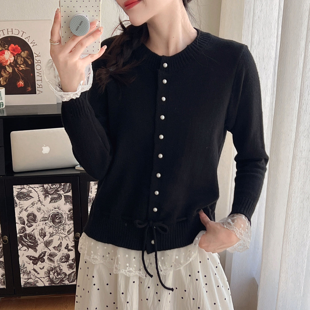 Damen Strickjacke mit Rüschendetails und dekorativen Perlenknöpfen Drune