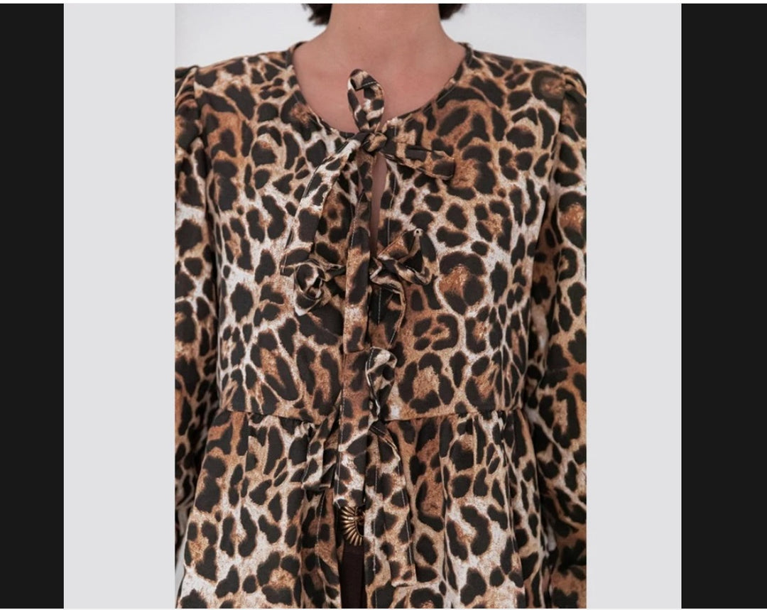 Damen Bluse mit Leopardenmuster und eleganten Rüschendetails Drune