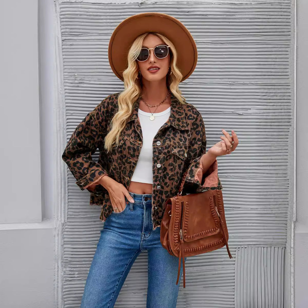 Damen Jeansjacke im angesagten Leo-Design mit cooler Schnittführung und lässigen Details Drune
