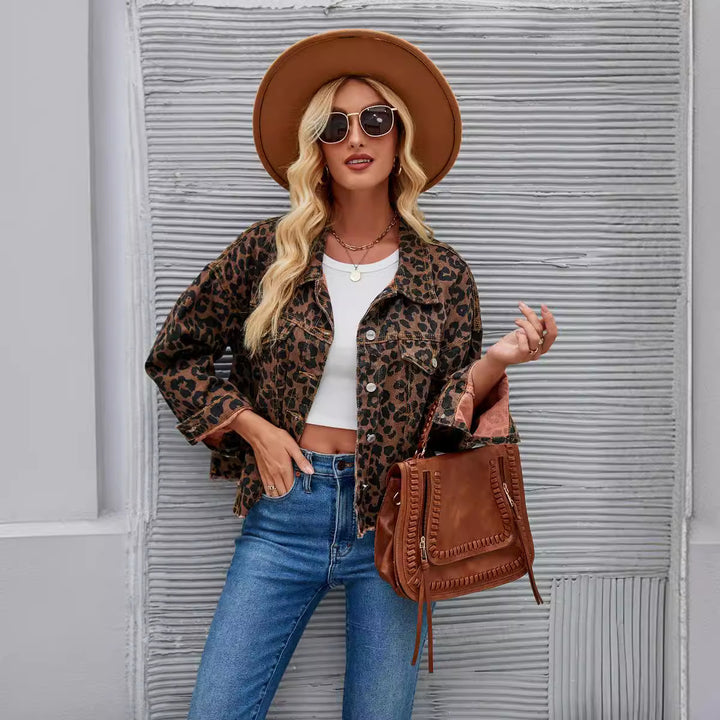 Damen Jeansjacke im angesagten Leo-Design mit cooler Schnittführung und lässigen Details Drune
