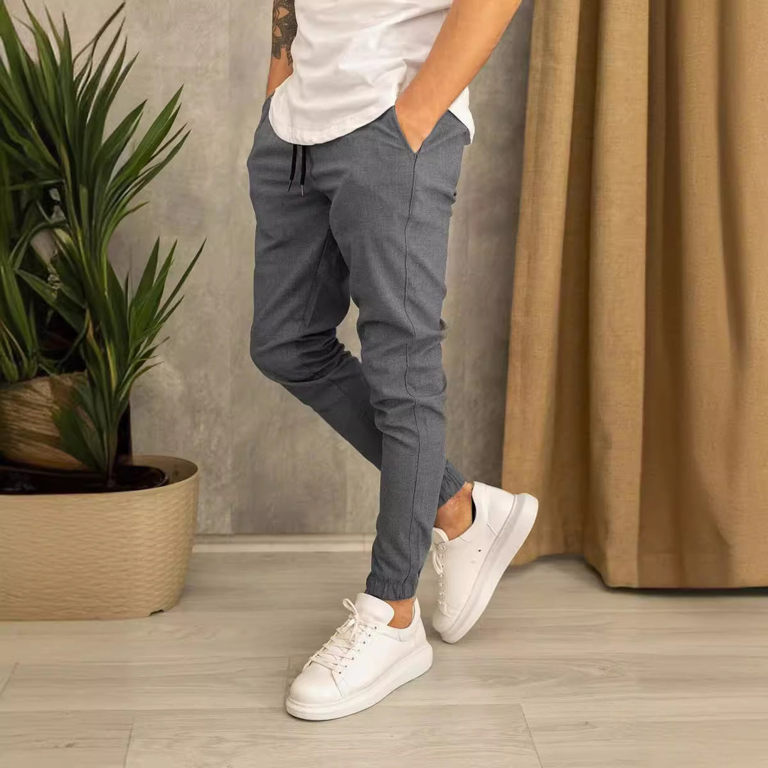 Herren Slim-Fit Jogginghose mit elastischem Bund und praktischen Seitenklapptaschen Drune