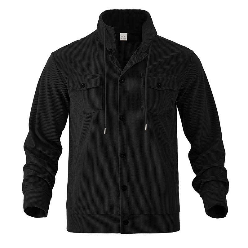 Herren nan Cordjacke mit Stehkragen, Kordelzug, durchgehender Knopfleiste und aufgesetzten Brustklappen Drune
