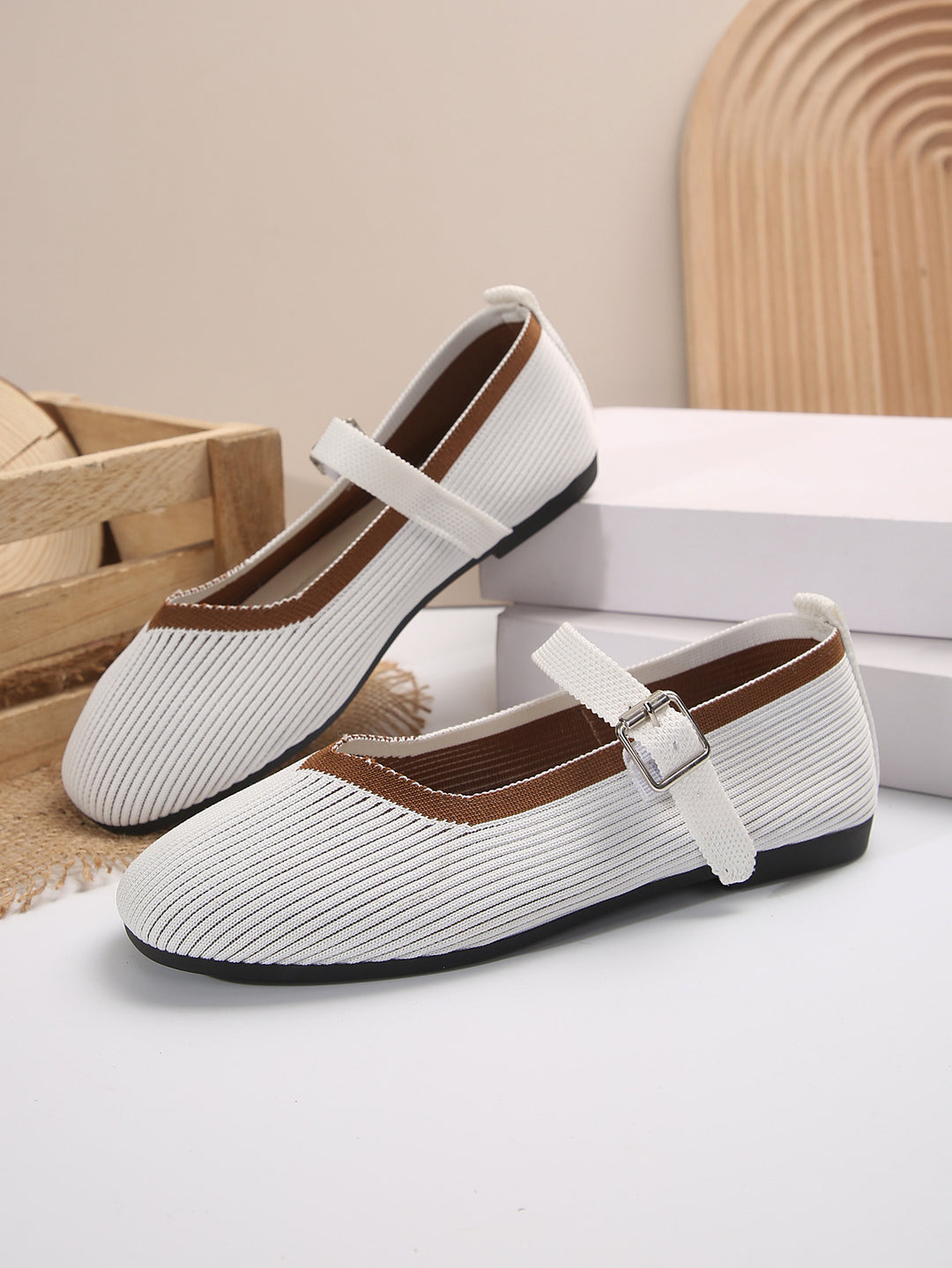 Damen Ballerinas mit verstellbarem Riemen und strukturiertem Obermaterial Drune