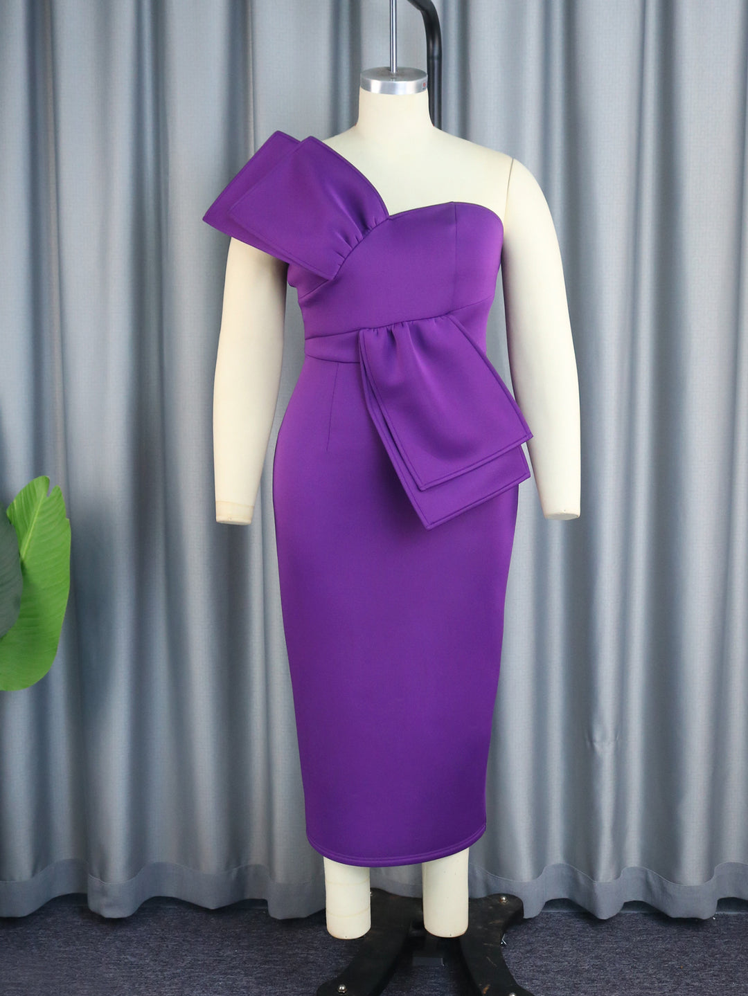 Damen Etuikleid mit asymmetrischem Design und schickem Detail Drune