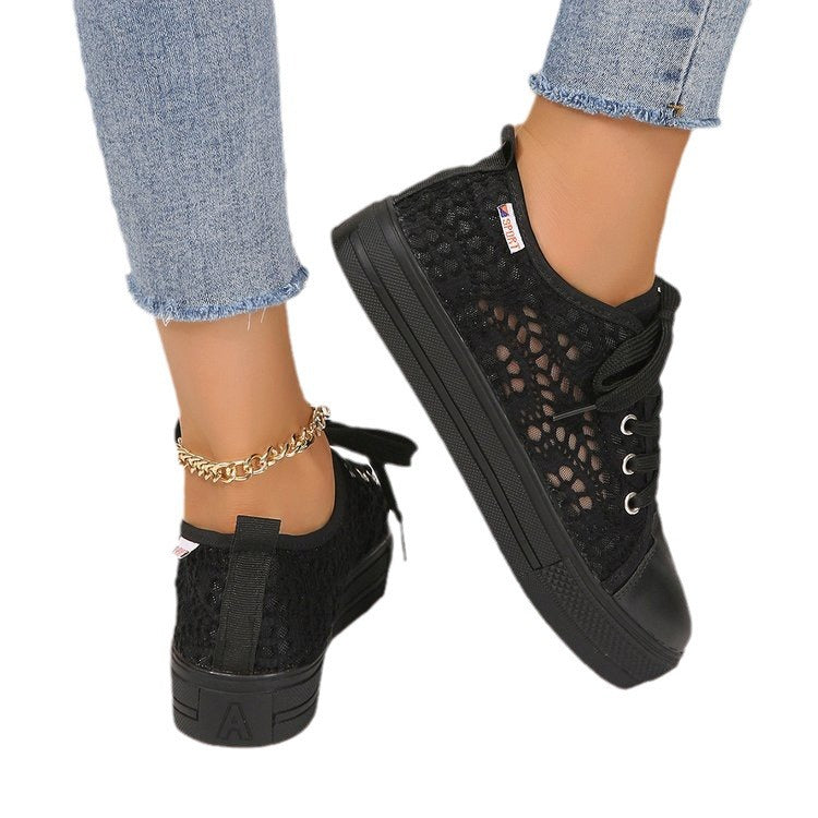 Damen luftige Sneaker mit floraler Häkeloptik und bequemem Plateau Drune