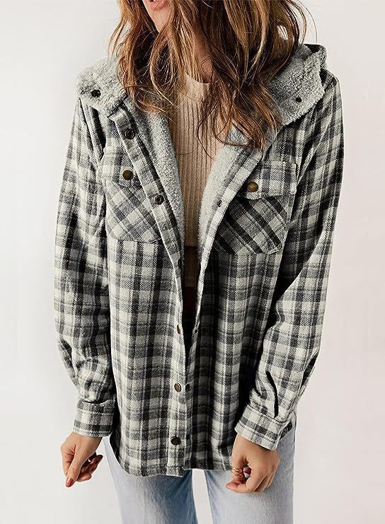 Drune | Damen Wolljacke – Relaxed Fit – Flauschig gefütterte Kapuze – Karo – Knopfverschluss Schichten