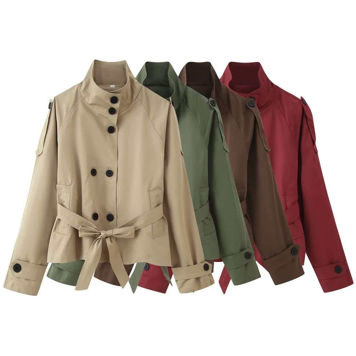 Damen nan kurztaillierte Trenchjacke mit hohem Stehkragen, doppeltreihiger Knopfleiste und taillierbarem Bindegürtel Drune