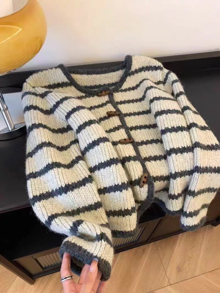 Damen Strickjacke im Boho-Stil mit Knopfleiste und breiten Ärmel Drune